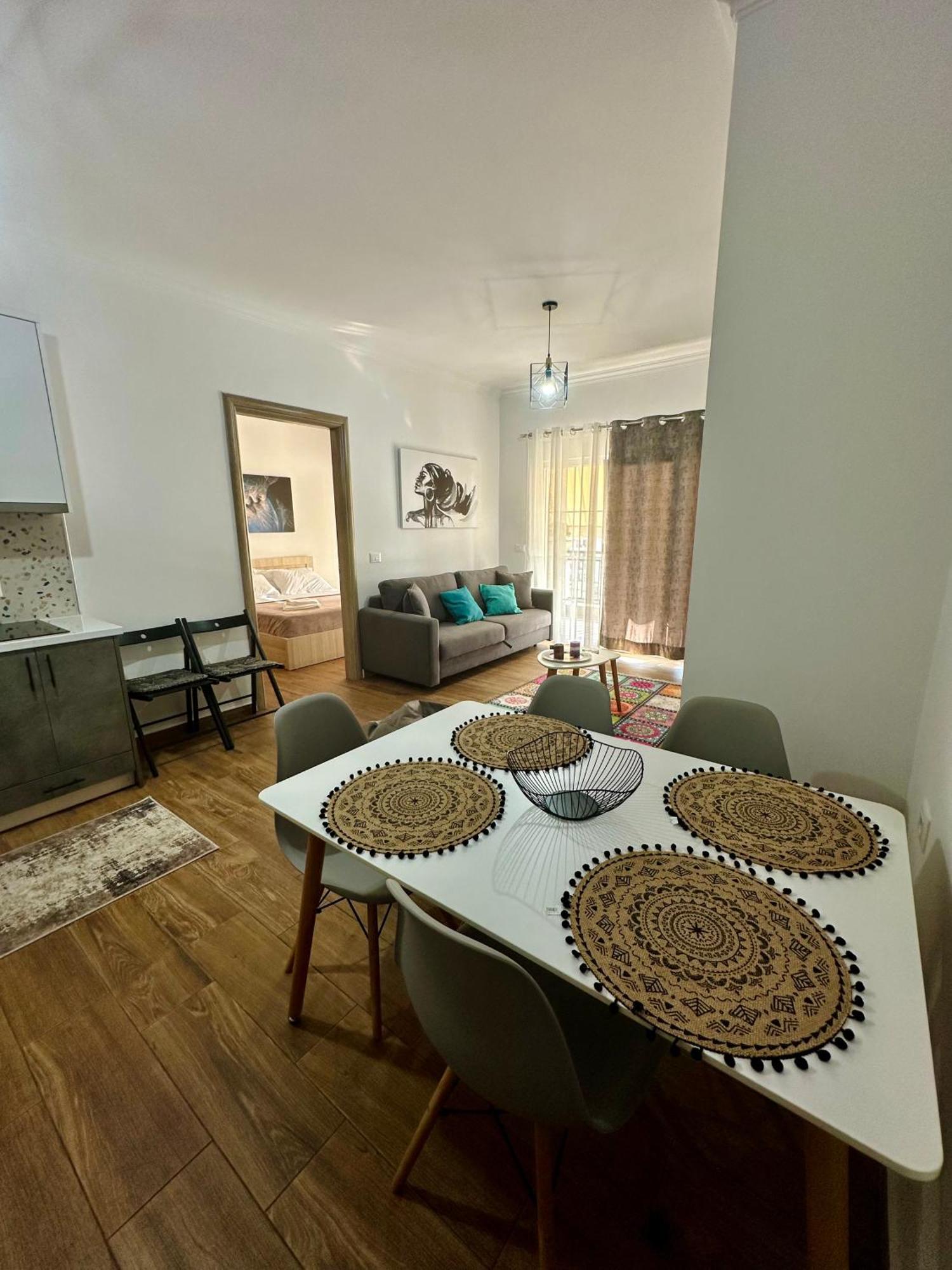 Luka In Apartament