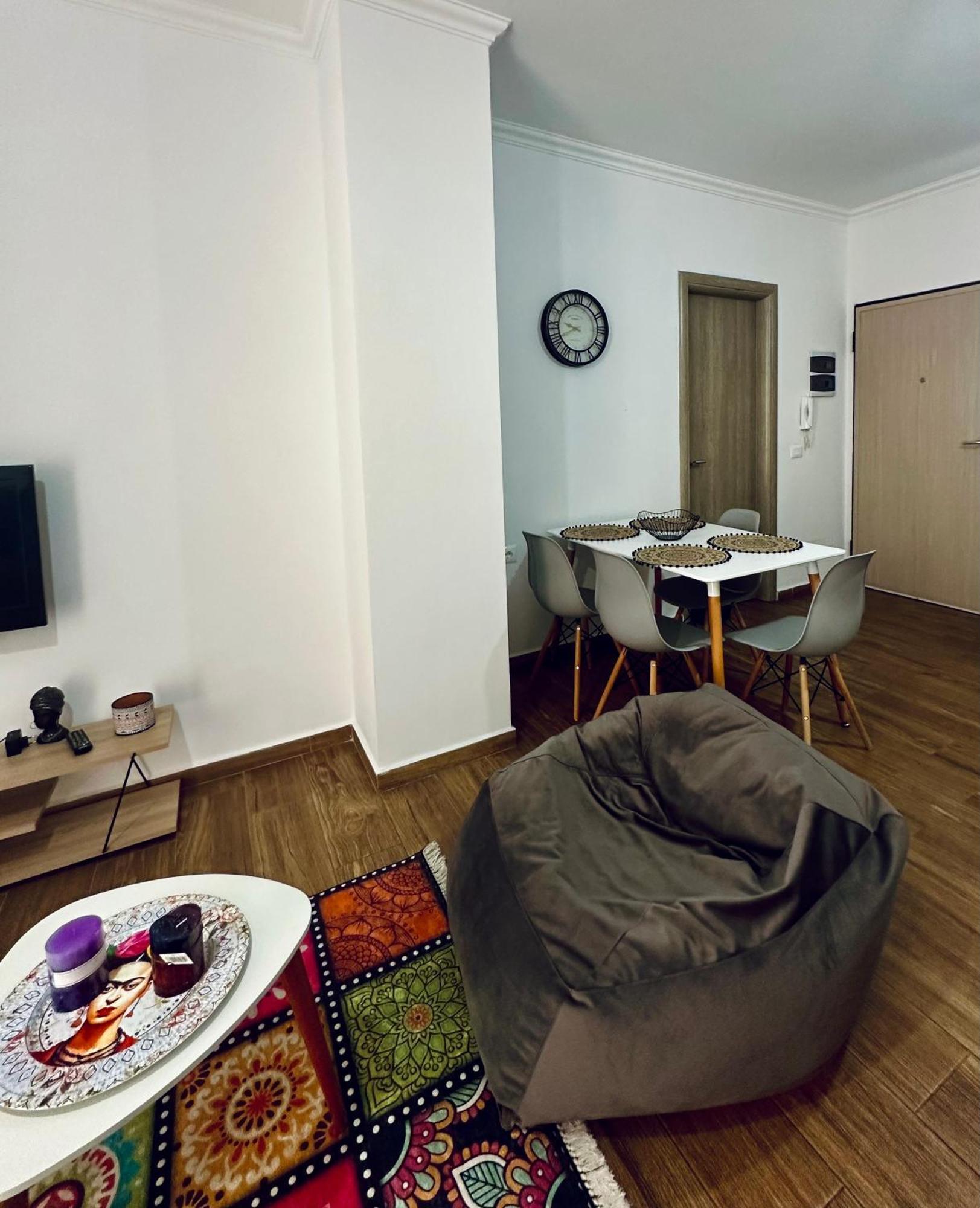 Luka In Apartament